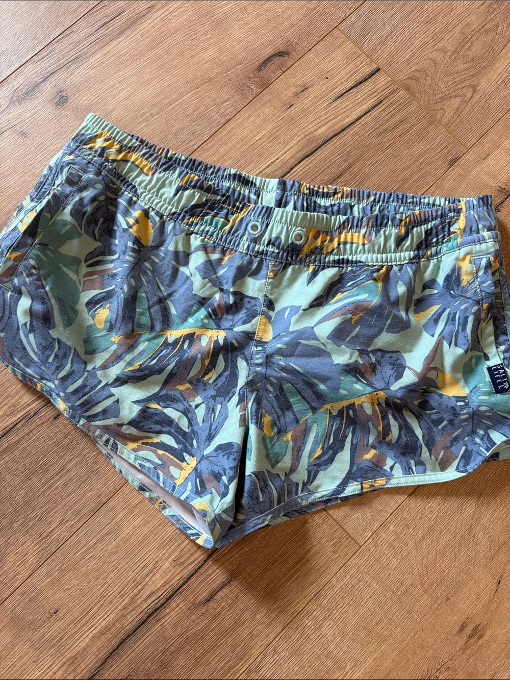 Salt Life Women's Leaf-Print Elastic Waist Shorts - Green beach bottom xl
